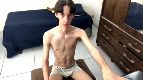 kiantwink online show from December 12, 6:14 am