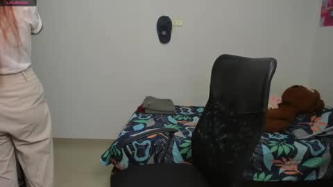 Evelyn online show from February 17, 1:04 am