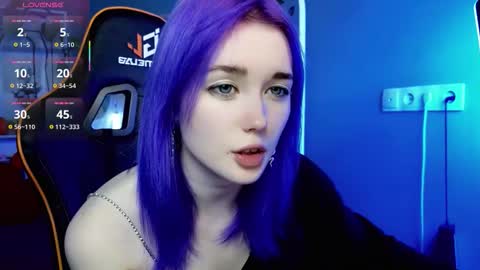 Snapshot of kiara_dream chatting on November 2, 9:06 pm Kira online show from November 2, 9:06 pm