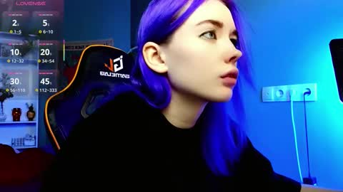 Snapshot of kiara_dream chatting on November 10, 9:25 pm Kira online show from November 10, 9:25 pm