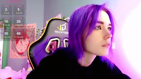 Snapshot of kiara_dream chatting on November 12, 9:14 pm Kira online show from November 12, 9:14 pm