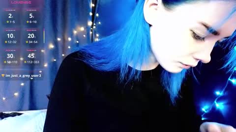 Snapshot of kiara_dream chatting on December 16, 9:09 pm Kira online show from December 16, 9:09 pm