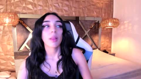 kiara_velvet__ online show from April 15, 4:08 am