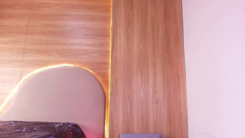 kiaralopez_ online show from April 18, 3:10 am