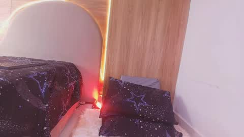 kiaralopez_ online show from April 22, 2:58 am