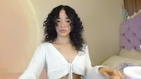 Snapshot of kiararose19 chatting on May 21, 1:56 am Kiara online show from May 21, 1:56 am