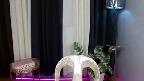 Snapshot of kiethmadison_miller chatting on October 12, 11:09 am Im Mia online show from October 12, 11:09 am