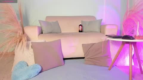 Snapshot of kiiimthompson chatting on February 5, 2:37 pm Kim Thompson online show from February 5, 2:37 pm