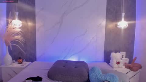 Snapshot of kiiimthompson chatting on October 15, 4:18 pm Kim Thompson online show from October 15, 4:18 pm