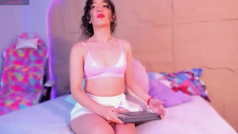 Snapshot of kiimcooper chatting on December 17, 10:54 am KIM COOPER online show from December 17, 10:54 am