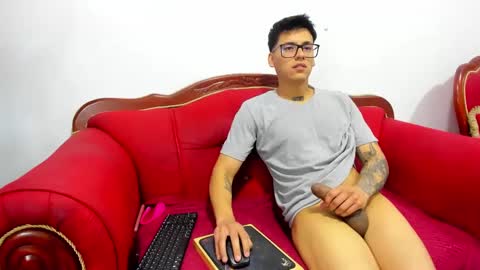 Snapshot of kiindred_ chatting on February 1, 5:07 am Koddy and Volddy online show from February 1, 5:07 am