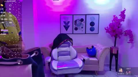 Snapshot of kiitty__meow chatting on June 17, 12:29 pm Kitty online show from June 17, 12:29 pm