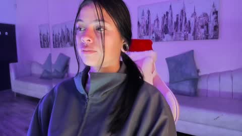 Snapshot of kiki_cams chatting on December 31, 4:49 am kIKI online show from December 31, 4:49 am
