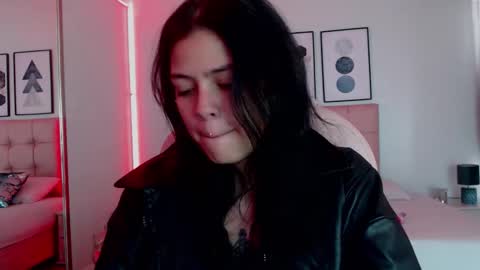 kIKI online show from January 9, 9:38 pm