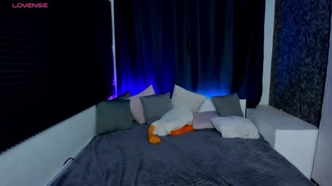 Kiki online show from December 10, 1:11 pm