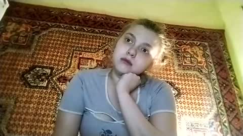 kikibang_ online show from April 6, 7:04 pm