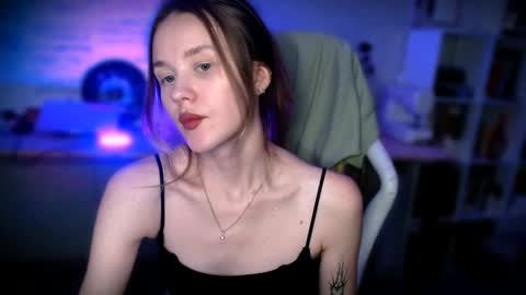 Snapshot of kikies_ chatting on December 3, 10:29 pm Mika and Miranda online show from December 3, 10:29 pm