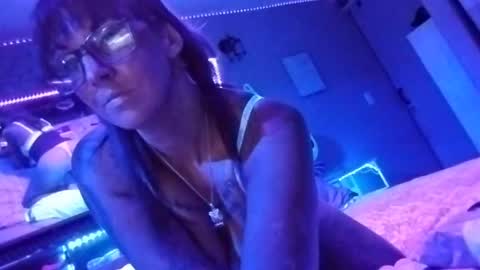 kikilovespartylights online show from September 17, 9:44 am