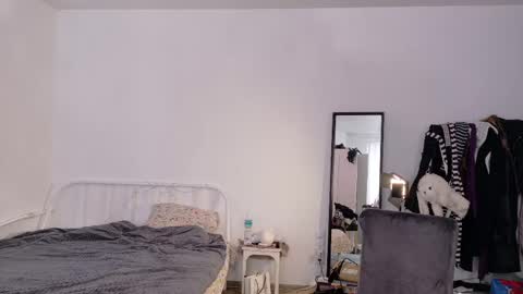 Kiki online show from April 24, 6:49 am