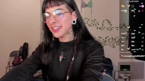 Bella online show from April 21, 8:12 pm