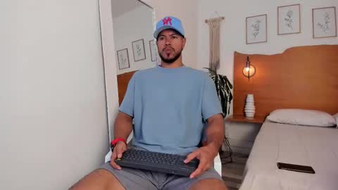 Snapshot of killua_zagarra_ chatting on October 9, 9:57 pm Kilua Muscle guy online show from October 9, 9:57 pm
