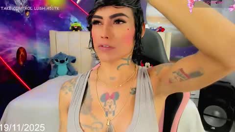 Snapshot of kilye_nellaa chatting on November 19, 10:26 am kylie anthonella online show from November 19, 10:26 am