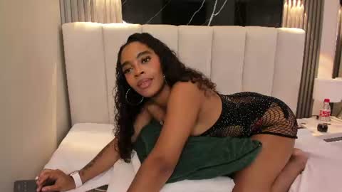 Snapshot of kilyegomez1 chatting on July 3, 4:57 pm SHURI LUX online show from July 3, 4:57 pm