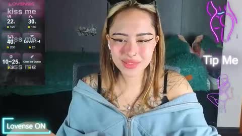 Snapshot of kim_brownie chatting on October 5, 5:17 am Kim online show from October 5, 5:17 am