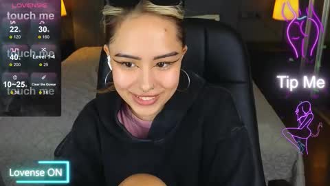 Snapshot of kim_brownie chatting on October 10, 9:30 am Kim online show from October 10, 9:30 am