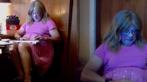 kim crossdresser     no nude room and clean chat only. online show from November 10, 3:33 pm
