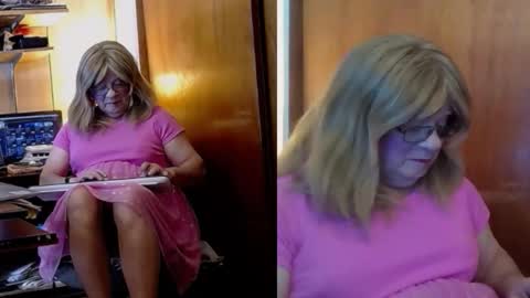 kim crossdresser     no nude room and clean chat only. online show from March 10, 2:55 pm