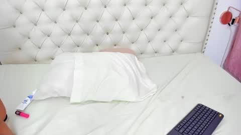 kim_eli online show from December 22, 10:25 pm