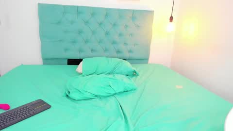 kim_eli online show from February 15, 11:14 pm