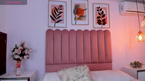 KIM  online show from April 9, 8:25 pm