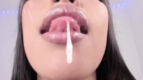 Snapshot of kim_mouth17 chatting on November 24, 2:33 am kim_mouth17 online show from November 24, 2:33 am