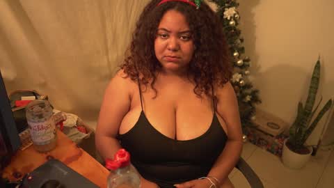 Snapshot of kim_sweets chatting on December 7, 3:36 am Maria online show from December 7, 3:36 am