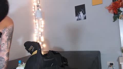 Kim  Yuk online show from December 18, 2:10 am