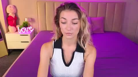 kimberlly_smith online show from July 13, 11:18 pm