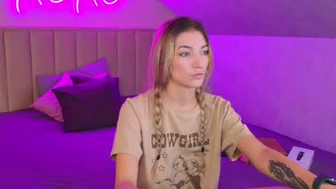 kimberlly_smith online show from July 21, 11:40 pm