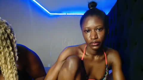 Snapshot of kimberly_chloe chatting on July 22, 7:27 pm Kimberly online show from July 22, 7:27 pm