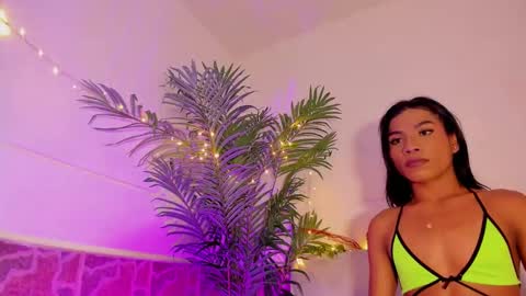 Snapshot of kimberly_gonzalez1 chatting on December 10, 3:30 am kimberly gonzalez online show from December 10, 3:30 am