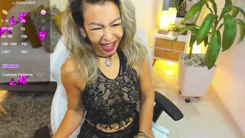 Snapshot of kimberly_milf5 chatting on May 29, 11:30 am Kimberly online show from May 29, 11:30 am