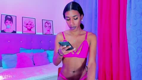 Snapshot of kimberly_thompsom chatting on December 10, 1:33 pm Your Queen KIM online show from December 10, 1:33 pm