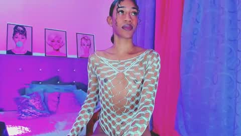 Snapshot of kimberly_thompsom chatting on January 6, 4:44 pm Your Queen KIM online show from January 6, 4:44 pm