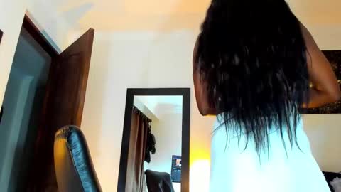 Kimberly Banks online show from November 20, 10:15 am