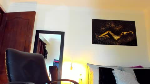 Kimberly Banks online show from November 25, 10:15 am