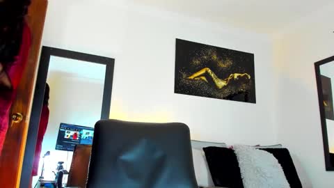 Kimberly Banks online show from November 30, 1:04 pm