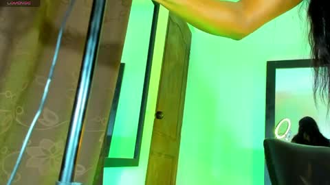 Kimberly Banks online show from April 19, 7:49 pm