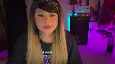 Kimberly Polizzi     online show from December 17, 2:17 am