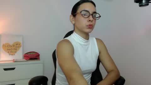 Snapshot of kimcandy_ chatting on May 15, 11:01 pm CAMI online show from May 15, 11:01 pm